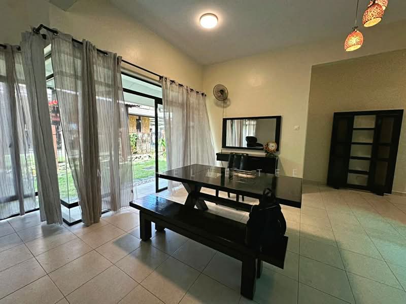 Semi-Detached House for Rent in Klang (Selangor) - Michelle Tee - Dining Room - PropertyGuru.com.my