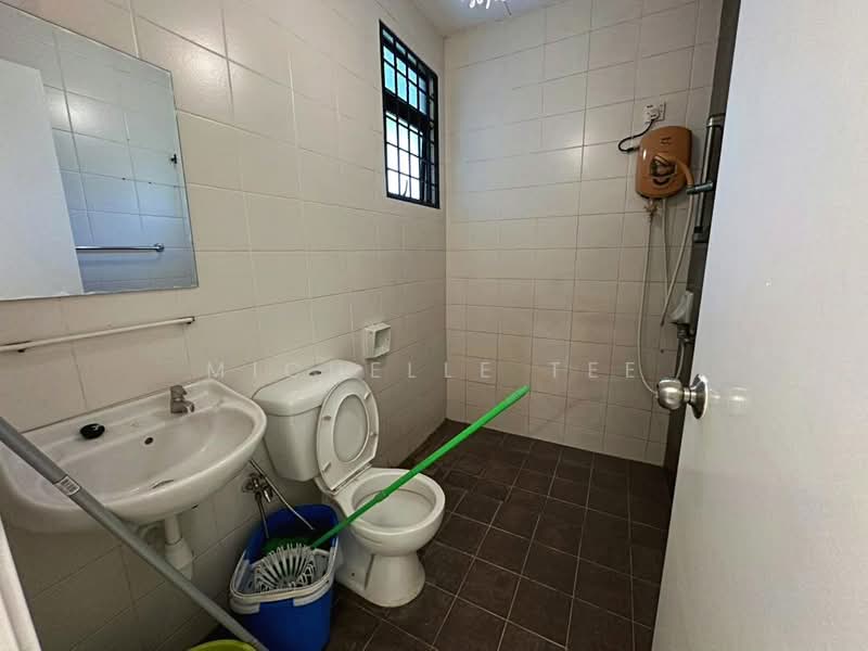 Semi-Detached House for Rent in Klang (Selangor) - Michelle Tee - Bathroom - PropertyGuru.com.my