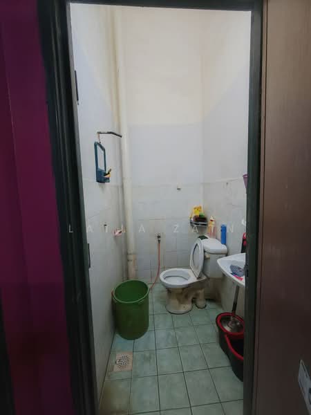 1-storey Terraced House for Sale in Bandar Baru Salak Tinggi (Sepang) - Laila Zain - Bathroom - PropertyGuru.com.my