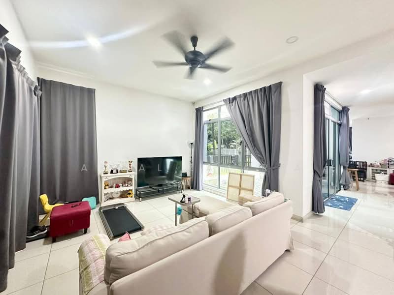 2-storey Terraced House for Sale in Cyberjaya (Selangor) - Akmal Zakaria - Living Room - PropertyGuru.com.my