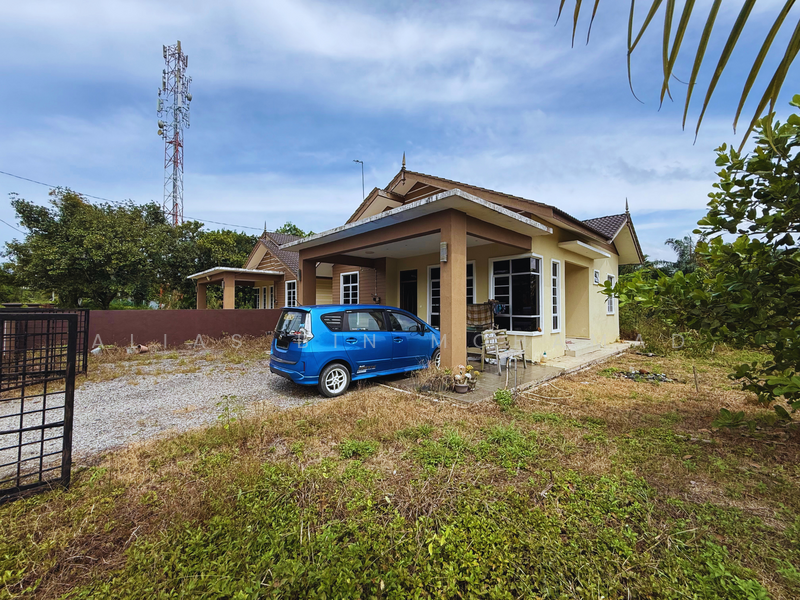 Semi-Detached House for Sale in Alur Limbat (Terengganu) - Alias Bin Mohamad - Exterior - PropertyGuru.com.my