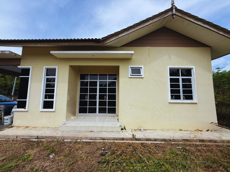 Semi-Detached House for Sale in Alur Limbat (Terengganu) - Alias Bin Mohamad - Exterior - PropertyGuru.com.my