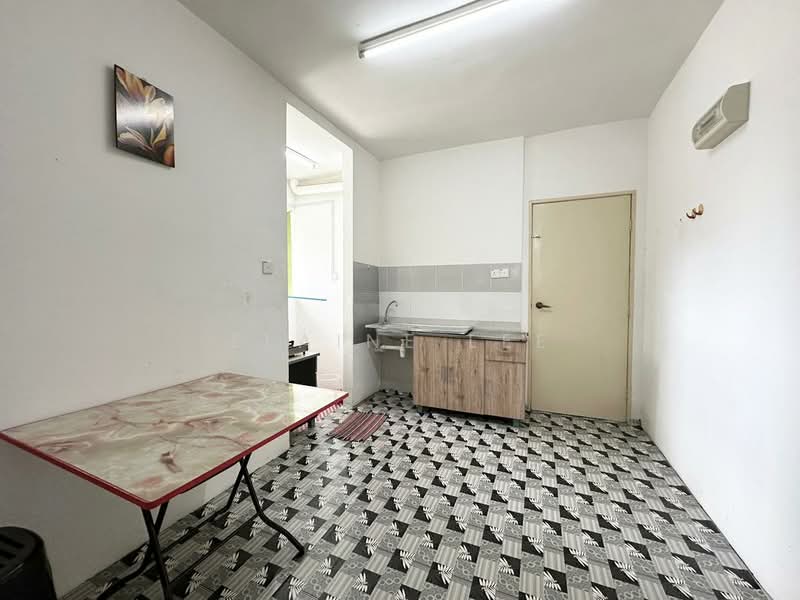 Apartment for Sale at Idaman Selasih - Elaine Lee - Kitchen - PropertyGuru.com.my