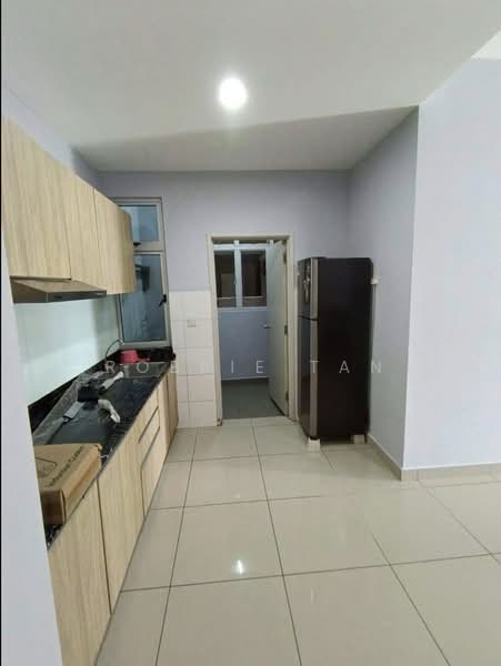 Meridin Bayvue Serviced Apartment untuk Untuk Disewa - RM 2,100 /bulan, Mac 2026 - Kitchen - PropertyGuru.com.my