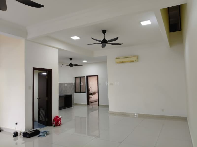 3-storey Terraced House for Rent in Damansara Damai (Selangor) - Jay Ng - Living Room - PropertyGuru.com.my