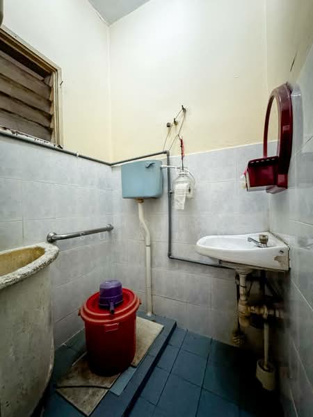 Taman Indah Perdana untuk Untuk Dijual - RM 550,000, Mac 2026 - Bathroom - PropertyGuru.com.my