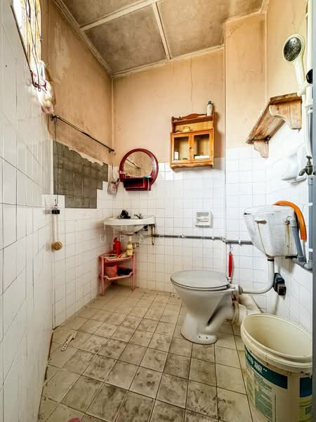 Taman Indah Perdana untuk Untuk Dijual - RM 550,000, Mac 2026 - Bathroom - PropertyGuru.com.my