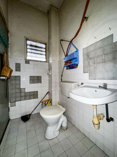 Taman Indah Perdana untuk Untuk Dijual - RM 550,000, Mac 2026 - Bathroom - PropertyGuru.com.my