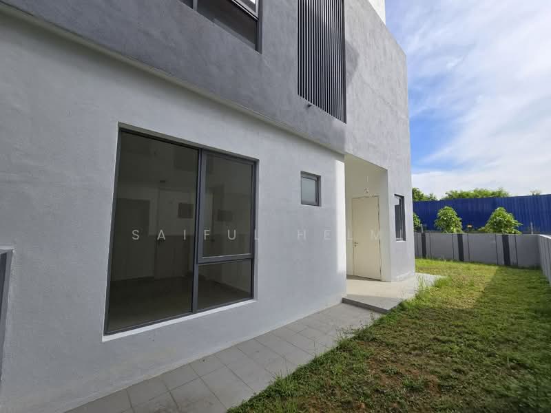 Semi-Detached House for Sale in Shah Alam (Selangor) - SAIFUL HELMI - Exterior - PropertyGuru.com.my