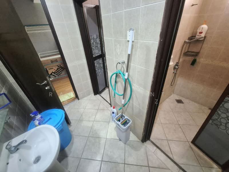 Semi-Detached House for Sale in Bandar Tun Hussein Onn (Cheras) - Rafedah Binti Abdul Aziz - Bathroom - PropertyGuru.com.my