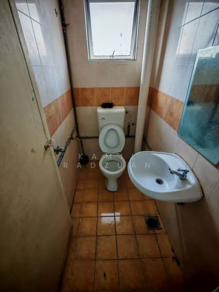Shop / Office for Rent in Bangi (Selangor) - Kamil Radzuan - Bathroom - PropertyGuru.com.my