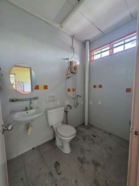 Terraced House for Rent in Johor Bahru (Johor) - Vlien Lua - Bathroom - PropertyGuru.com.my