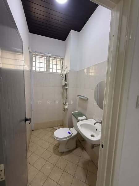 Apartment for Rent at Bayu Puteri 1 - Robbie Tan - Bathroom - PropertyGuru.com.my
