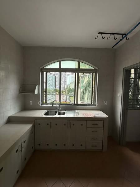 Apartment for Rent at Bayu Puteri 1 - Robbie Tan - Kitchen - PropertyGuru.com.my