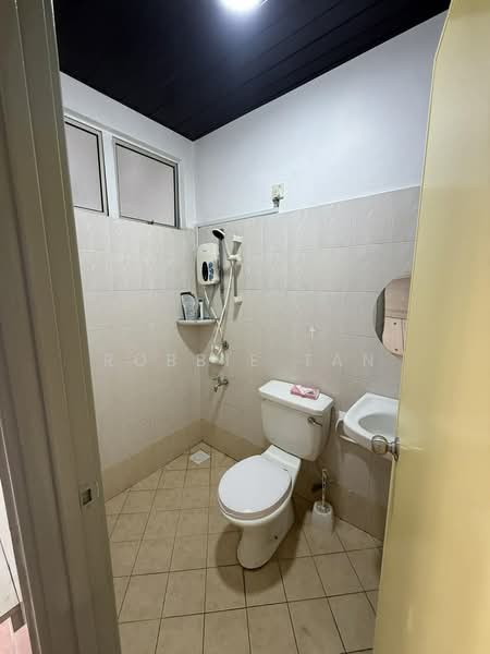 Apartment for Rent at Bayu Puteri 1 - Robbie Tan - Bathroom - PropertyGuru.com.my