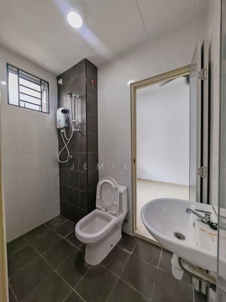 2-storey Terraced House for Rent in Pasir Gudang (Johor) - Jemie . - Bathroom - PropertyGuru.com.my