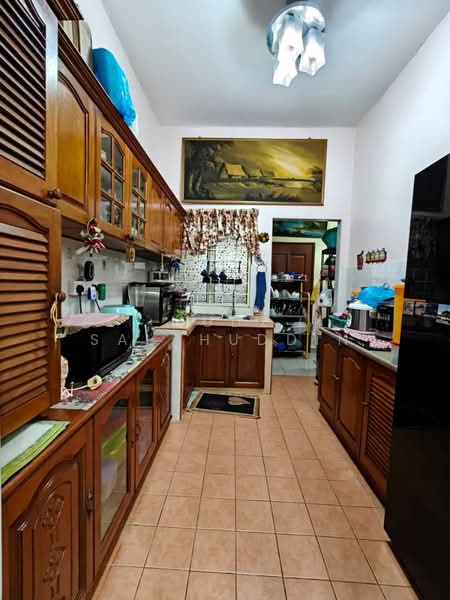 Jalan Komoditi Seksyen 23 Shah Alam untuk Untuk Dijual - RM 730,000, Mac 2026 - Kitchen - PropertyGuru.com.my