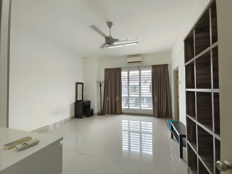 2-storey Terraced House for Sale in Bandar Saujana Putra (Tanjong Duabelas) - Philip Lee - Living Room - PropertyGuru.com.my