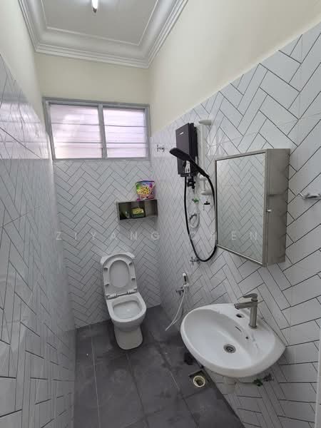 2-storey Terraced House for Rent in Taman Overseas Union (Taman Oug) (Jalan Klang Lama (Old Klang Road)) - Ziyang Chen - Bathroom - PropertyGuru.com.my