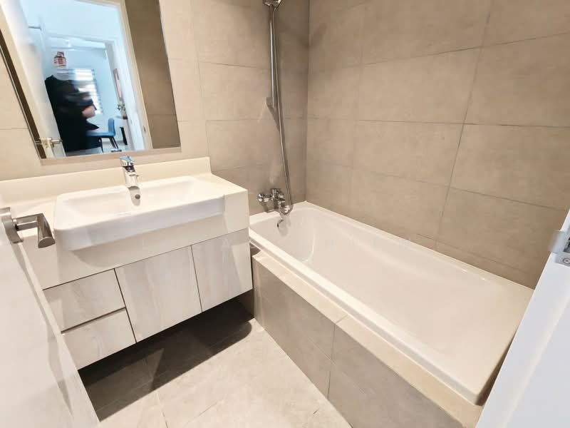 Condominium for Rent at Bangsar Hill Park - Lucas Chiew - Master Bathroom - PropertyGuru.com.my