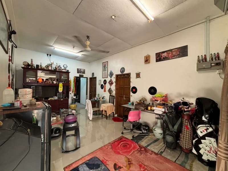 1-storey Terraced House for Sale in Taman Abad (Johor Bahru) - Jeff Lee - Living Room - PropertyGuru.com.my