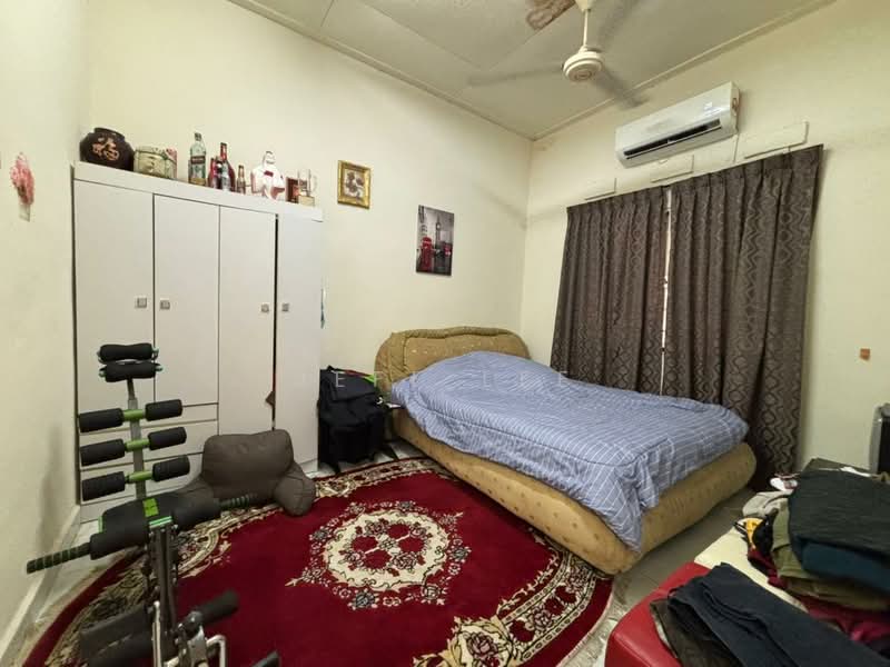 1-storey Terraced House for Sale in Taman Abad (Johor Bahru) - Jeff Lee - Bedroom - PropertyGuru.com.my