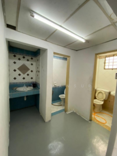 Shop for Rent in Seksyen 8 (Kota Damansara) - Abu Mansur - Bathroom - PropertyGuru.com.my