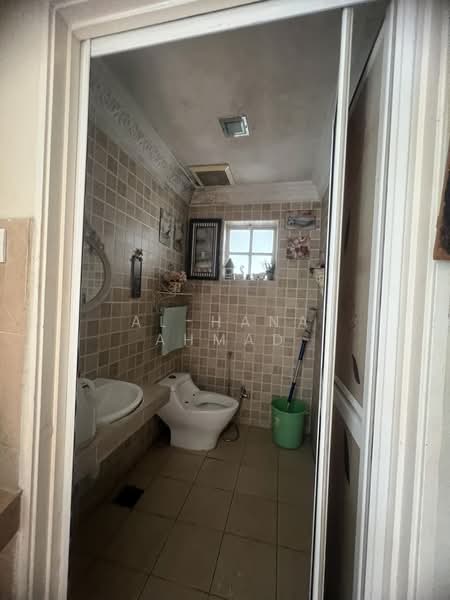 Semi-Detached House for Sale in Rawang (Selangor) - Al-Hana Ahmad - Bathroom - PropertyGuru.com.my