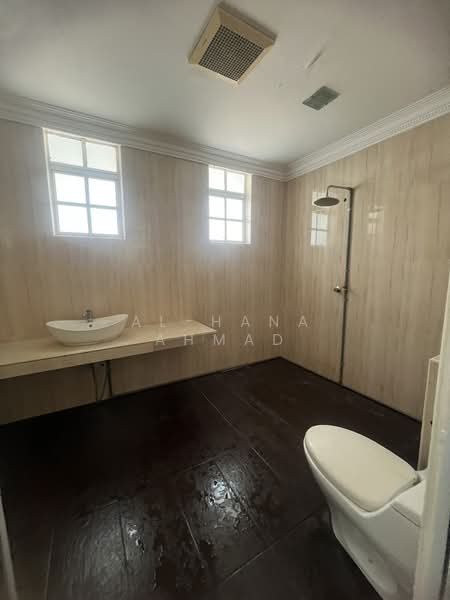 Semi-Detached House for Sale in Rawang (Selangor) - Al-Hana Ahmad - Bathroom - PropertyGuru.com.my