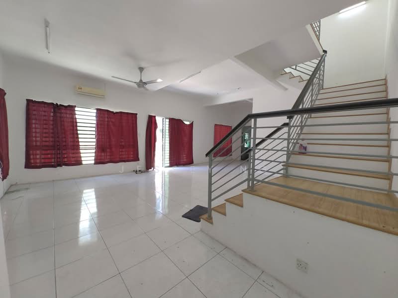 Cluster House for Sale in Bandar Lahat Mines (Lahat) - Jessey Ng - Living Room - PropertyGuru.com.my