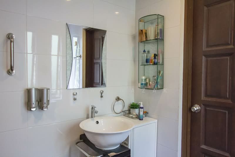 Bungalow for Sale in Seksyen 4 (Kota Damansara) - Rizal Razak - Bathroom - PropertyGuru.com.my