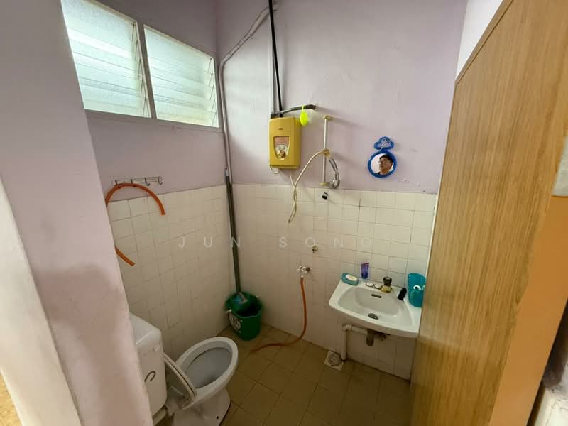 1-storey Terraced House for Sale in Pontian (Johor) - Jun Song - Bathroom - PropertyGuru.com.my