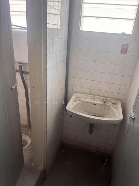 Shop for Rent in Jelapang (Perak) - Nicholas Poh - Bathroom - PropertyGuru.com.my