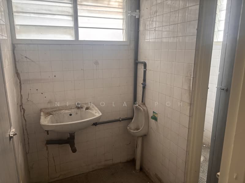 Shop for Rent in Jelapang (Perak) - Nicholas Poh - Bathroom - PropertyGuru.com.my