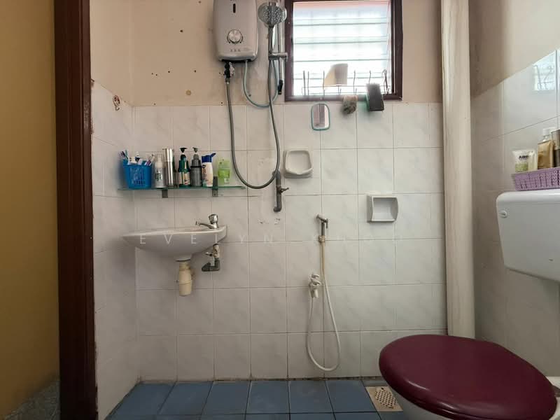 2-storey Terraced House for Sale in Bandar Bukit Beruntung (Bukit Beruntung) - Evelyn Khoo - Bathroom - PropertyGuru.com.my
