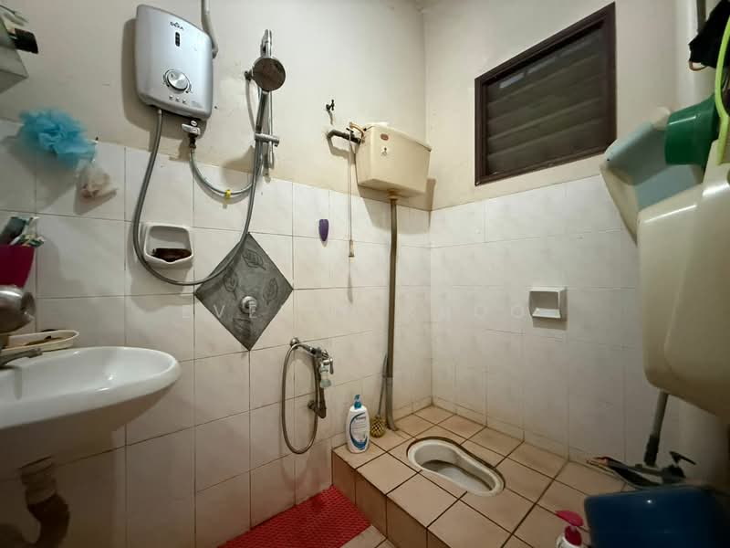 2-storey Terraced House for Sale in Bandar Bukit Beruntung (Bukit Beruntung) - Evelyn Khoo - Bathroom - PropertyGuru.com.my