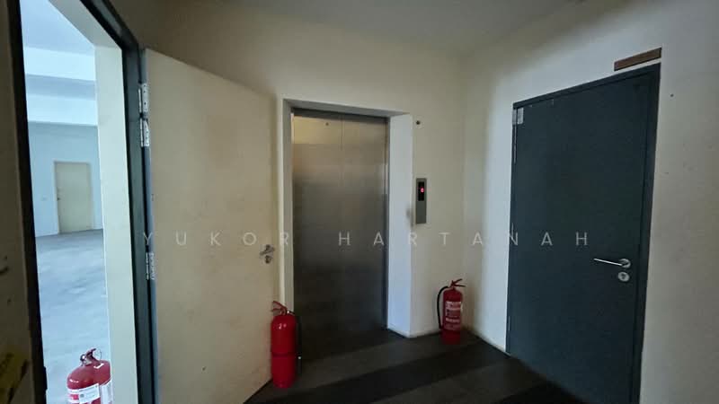 Shop / Office for Rent in Batu Caves (Selangor) - Syukor Hartanah - Corridor - PropertyGuru.com.my
