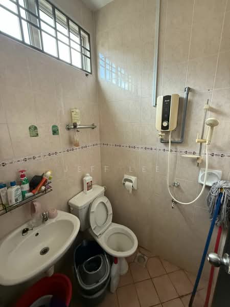 Taman Daya untuk Untuk Dijual - RM 700,000, Feb 2026 - Bathroom - PropertyGuru.com.my