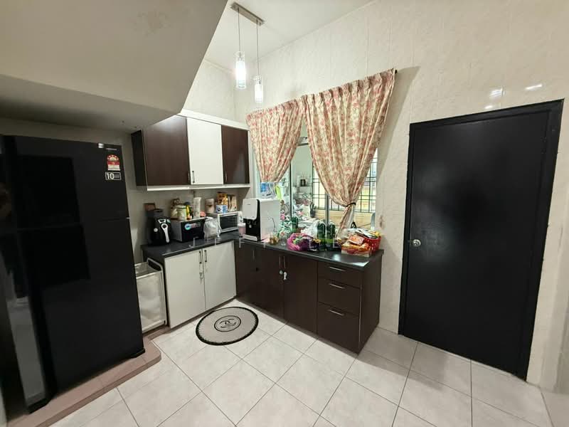 Taman Daya untuk Untuk Dijual - RM 700,000, Feb 2026 - Kitchen - PropertyGuru.com.my