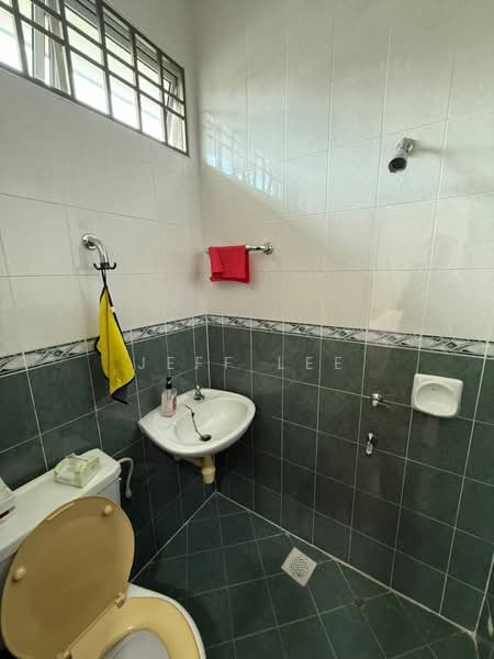 Taman Daya untuk Untuk Dijual - RM 700,000, Feb 2026 - Bathroom - PropertyGuru.com.my