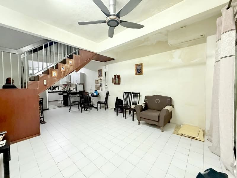 2-storey Terraced House for Sale in Taman Sri Gombak (Gombak) - Deeya Yusof - Living Room - PropertyGuru.com.my