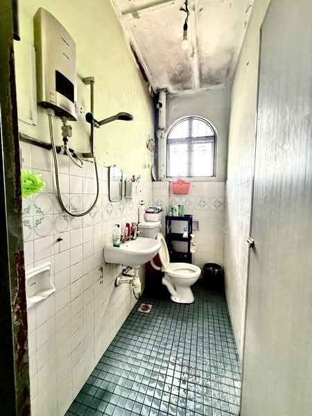 2-storey Terraced House for Sale in Taman Sri Gombak (Gombak) - Deeya Yusof - Bathroom - PropertyGuru.com.my