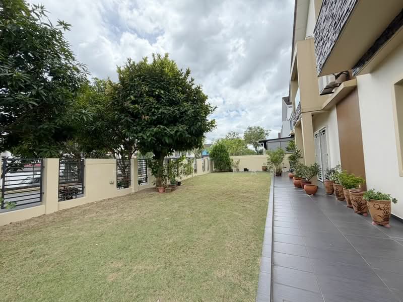 Cluster House for Sale in Nusa Duta (Iskandar Puteri (Nusajaya)) - Shirley Pang - Garden - PropertyGuru.com.my