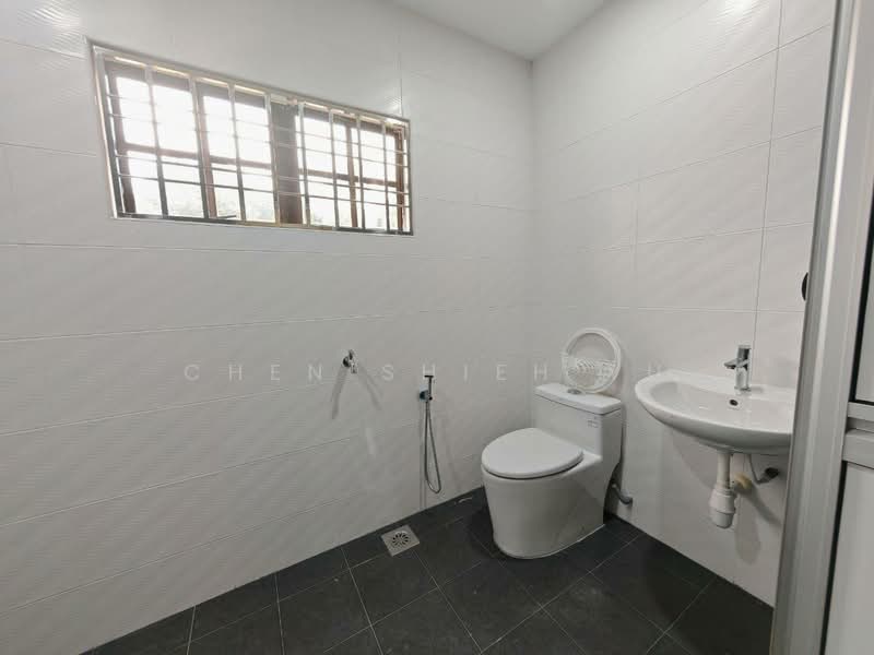 Bungalow for Sale in Bandar Putra (Kulai) - Chen Shieh Yu - Bathroom - PropertyGuru.com.my