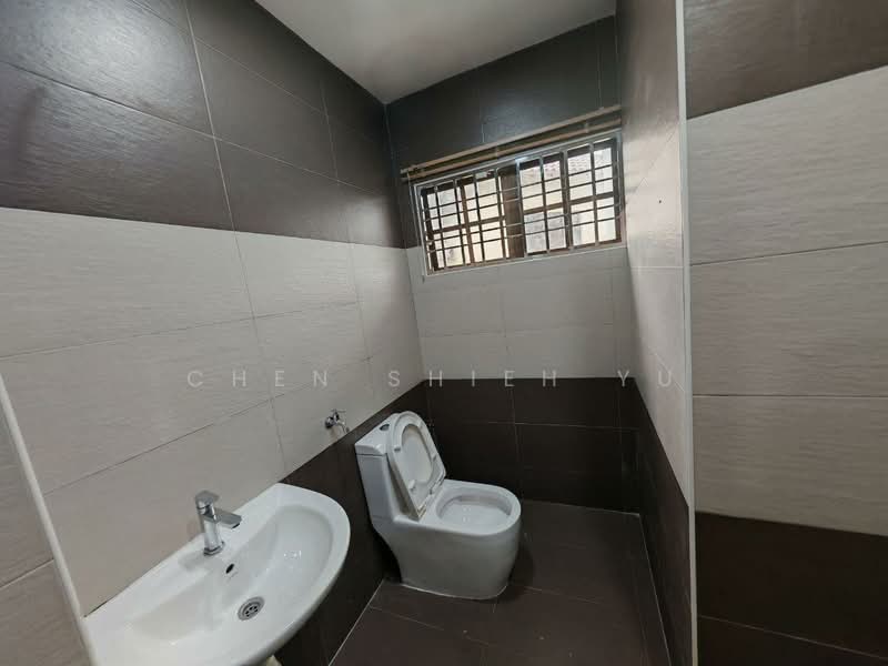 Bungalow for Sale in Bandar Putra (Kulai) - Chen Shieh Yu - Bathroom - PropertyGuru.com.my