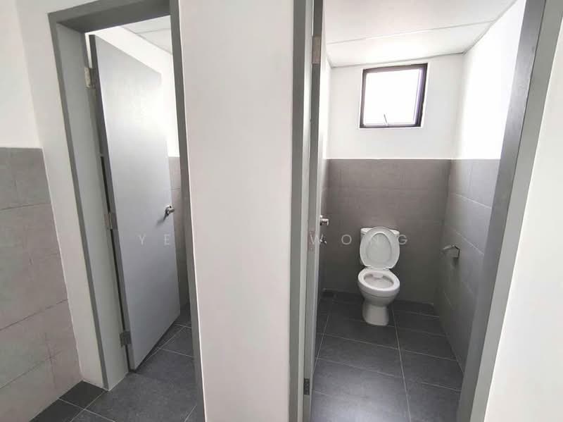 Shop for Sale in Austin Crest (Johor Bahru) - Ye Xun Wong - Bathroom - PropertyGuru.com.my