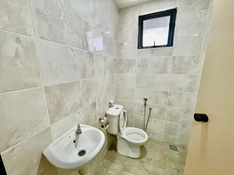 Shop / Office for Rent in Cyber 9 (Cyberjaya) - Muhammad Taufeeq - Bathroom - PropertyGuru.com.my