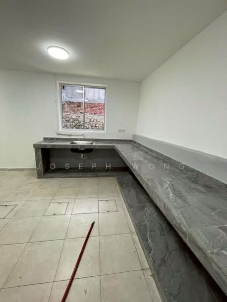 1-storey Terraced House for Sale in Taman Johor (Tampoi) - Joseph Wong - Kitchen - PropertyGuru.com.my