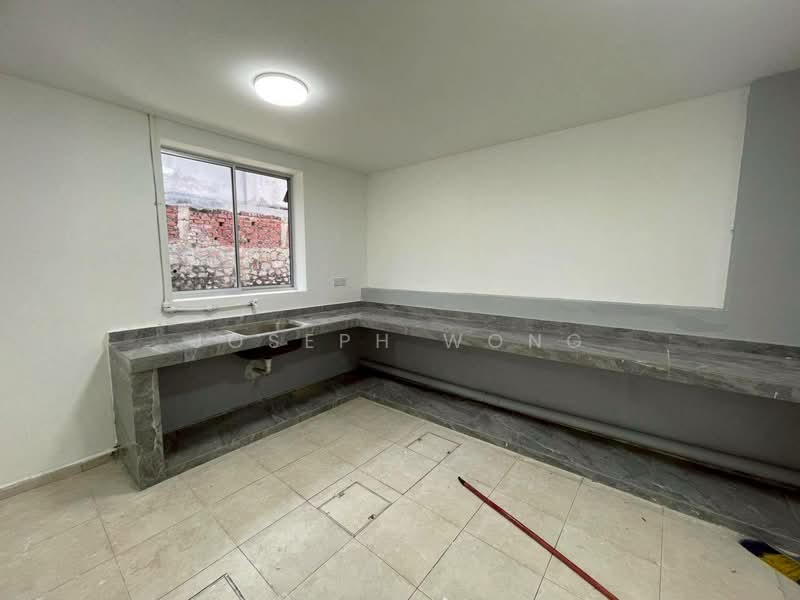 1-storey Terraced House for Sale in Taman Johor (Tampoi) - Joseph Wong - Kitchen - PropertyGuru.com.my