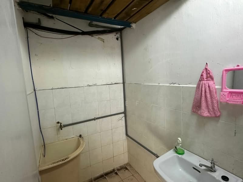 Shop / Office for Rent in Alor Setar (Kedah) - Haneef . - Bathroom - PropertyGuru.com.my